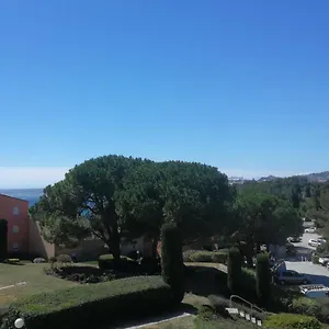 https://appartement-t2-bord-et-vue-mer.fr-provencehotel.com