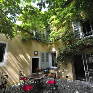 Couette-café Le Petit Siam : Le Calme En Centre, Clermont-Ferrand